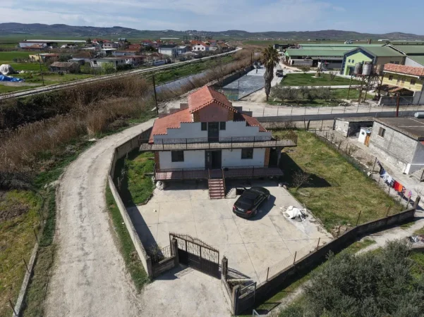 Lushnje, shitet Vile 2 Katshe Kati 2, 1.300 m² (lushnje)