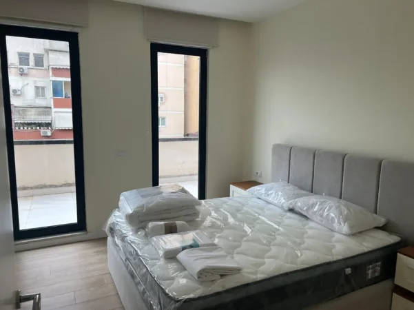 Tirane, jepet me qera apartament 2+1 Kati 4, 120 m² 800 € (Rruga Siri Kodra)
