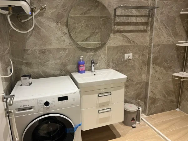 Tirane, jepet me qera apartament 2+1 Kati 4, 120 m² 800 € (Rruga Siri Kodra)