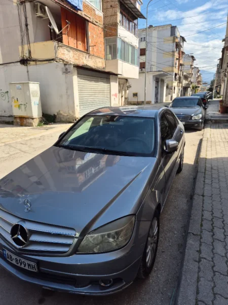 Shqiperi, shes makine Benz C class Nafte, gri metalizato automatik Klima 272.537 km 5.500 €