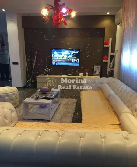 Tirane, jepet me qera apartament 2+1 Kati 4, 125 m² 800 € (Komuna e Parisit)