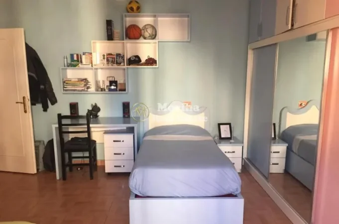 Tirane, jepet me qera apartament 2+1 Kati 4, 125 m² 800 € (Komuna e Parisit)