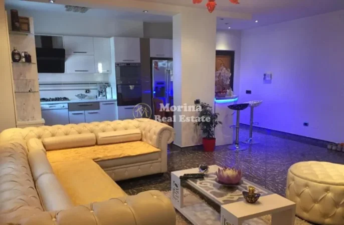 Tirane, jepet me qera apartament 2+1 Kati 4, 125 m² 800 € (Komuna e Parisit)