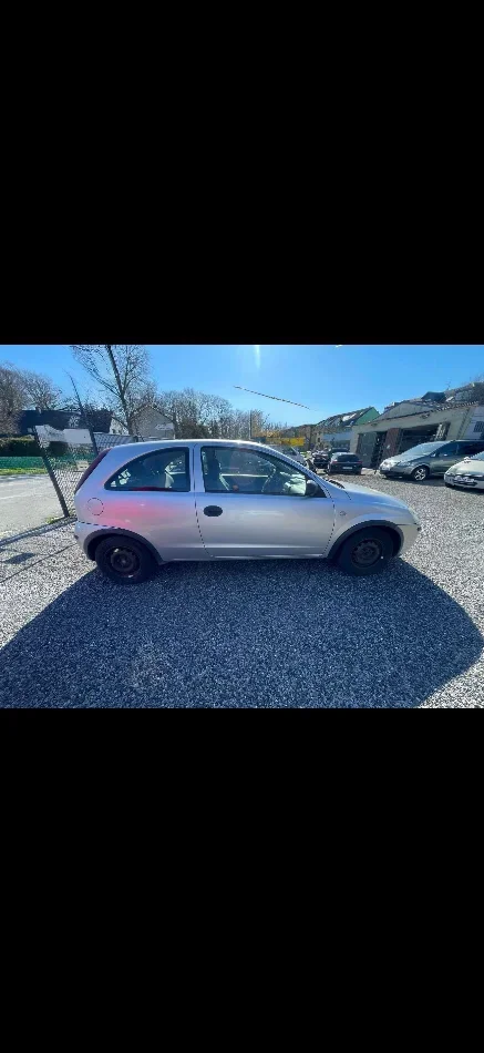 Tirane, shitet makine Opel Corsa Benzin, gri metalizato automatik Kondicioner 299.000 km 2.200 €