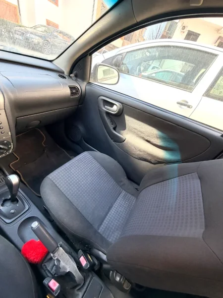 Tirane, shitet makine Opel Corsa Benzin, gri metalizato automatik Kondicioner 299.000 km 2.200 €