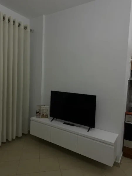 Tirane, jepet me qera apartament 1+1 Kati 3, 70 m² 520 € (Rruga Bill Klinton)
