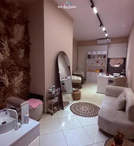 Tirane, jepet me qera ambjent biznesi Kati 1, 40 m² 260 € (astir)