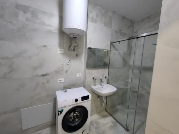 Tirane, jepet me qera apartament 2+1+Aneks+Ballkon Kati 5, 100 m² 750 € (rruga dibres)