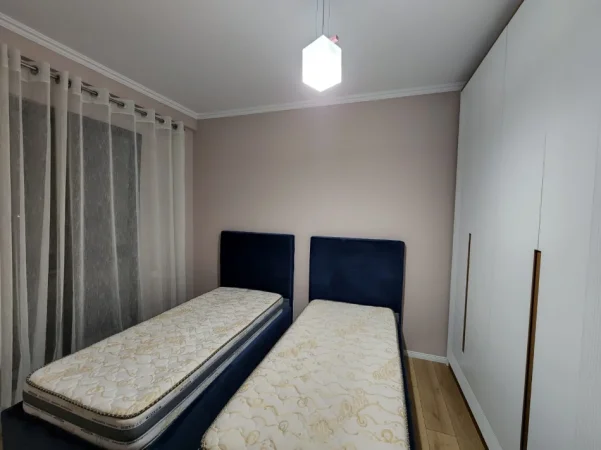 Tirane, jepet me qera apartament 2+1+Aneks+Ballkon Kati 5, 100 m² 750 € (rruga dibres)