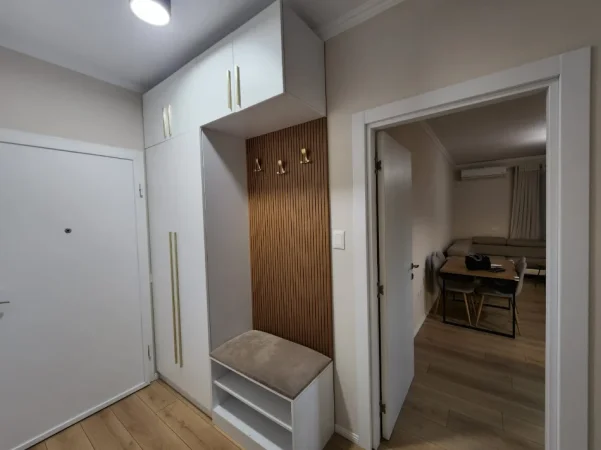 Tirane, jepet me qera apartament 2+1+Aneks+Ballkon Kati 5, 100 m² 750 € (rruga dibres)