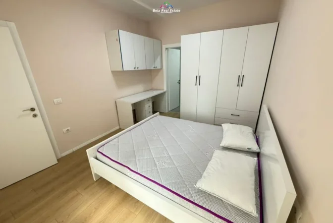 Tirane, jepet me qera apartament 2+1 Kati 4, 107 m² 700 € (Rruga Dafinave)