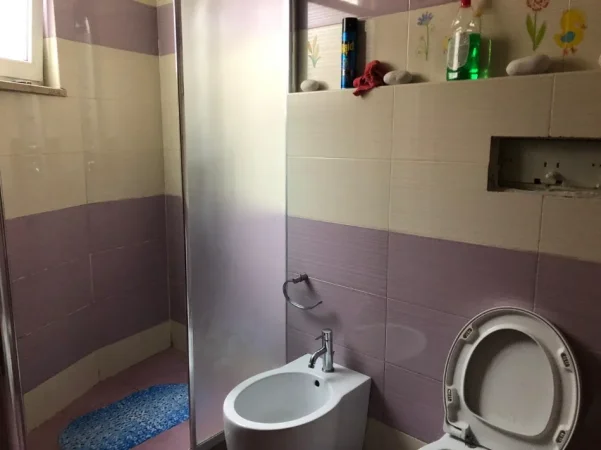 Tirane, shes apartament 2+1 Kati 4, 140 m² 261.500 € (Liqeni i thate)