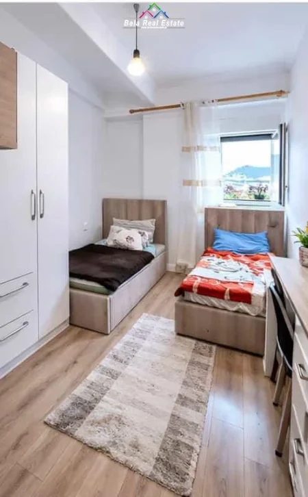 Tirane, jepet me qera apartament 2+1+Ballkon Kati 4, 85 m² 570 € 