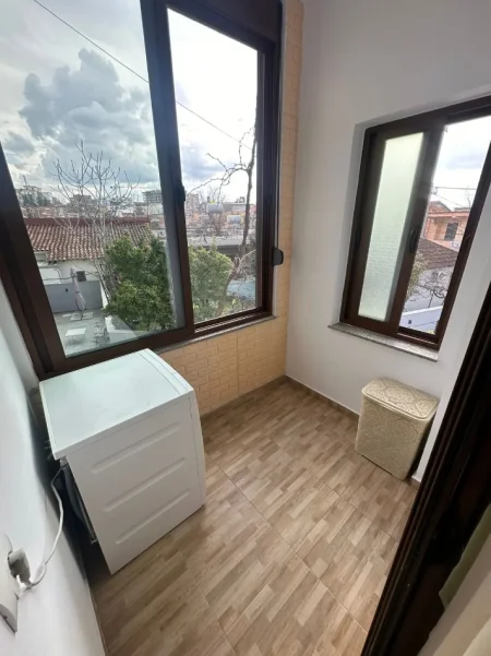 Tirane, jepet me qera 1+1+Ballkon Kati 2, 68 m² 320 € (Tasim Shehu)