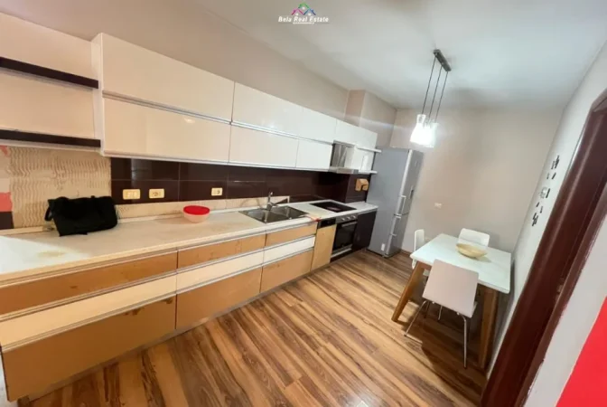 Tirane, jepet me qera apartament 2+1 Kati 8, 100 m² 820 € (rruga e barrikadave)