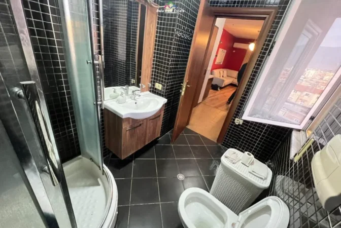 Tirane, jepet me qera apartament 2+1 Kati 8, 100 m² 820 € (rruga e barrikadave)