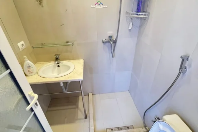 Tirane, jepet me qera apartament 2+1 Kati 8, 100 m² 820 € (rruga e barrikadave)