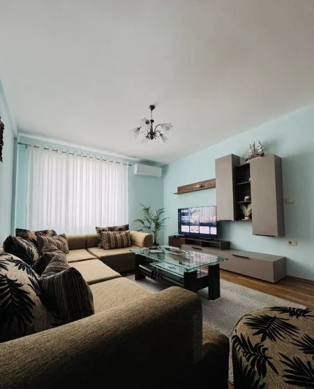 Tirane, jepet me qera apartament 1+1 Kati 5, 80 m² 730 € (Rruga e Kosovareve)