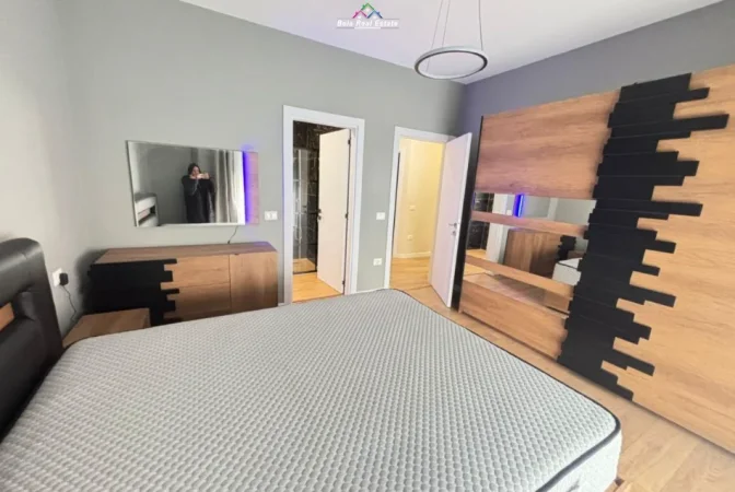 Tirane, jepet me qera apartament 2+1 Kati 3, 120 m² 1.200 € (Rruga Selite e Vjeter)