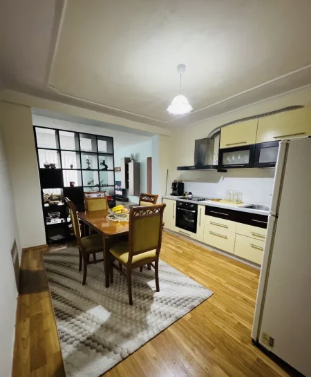 Tirane, jepet me qera apartament 1+1 Kati 5, 80 m² 730 € (Rruga e Kosovareve)