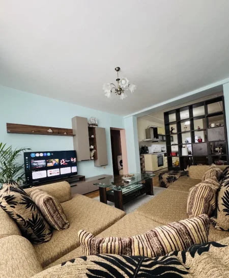 Tirane, jepet me qera apartament 1+1 Kati 5, 80 m² 730 € (Rruga e Kosovareve)