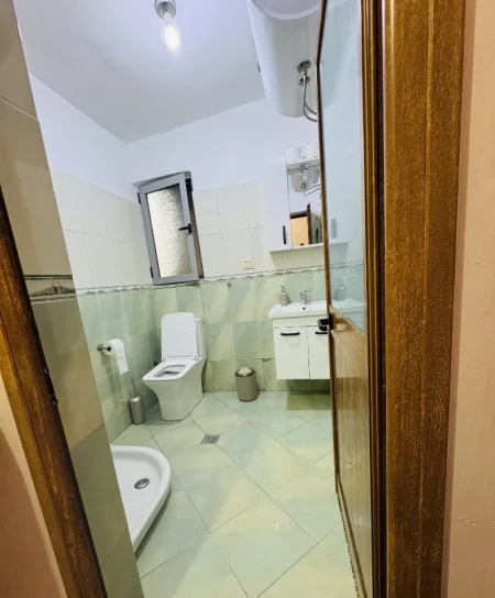Tirane, jepet me qera apartament 1+1 Kati 5, 80 m² 730 € (Rruga e Kosovareve)