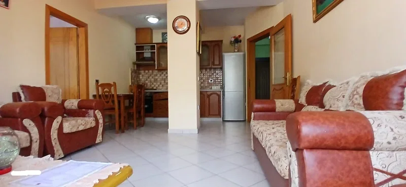 Lezhë qendër shitet apartament 2+1