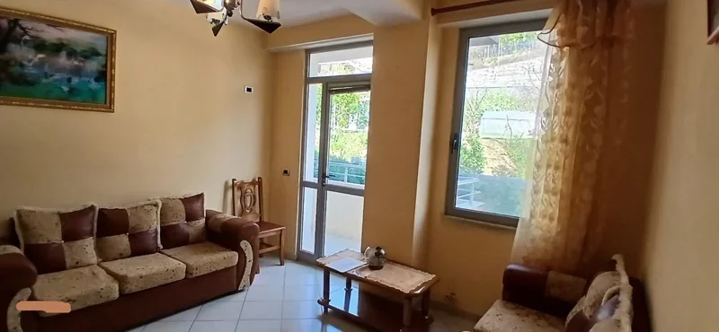 Lezhë qendër shitet apartament 2+1