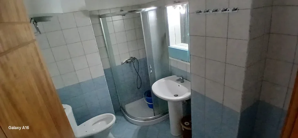 Lezhë qendër shitet apartament 2+1