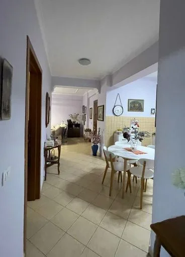 Tirane, jepet me qera apartament 2+1+Ballkon Kati 4, 116 m² 700 €