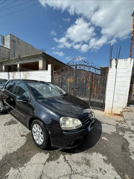 Shkoder, shitet makine Golf 5 Nafte, e zeze manuale Kondicioner