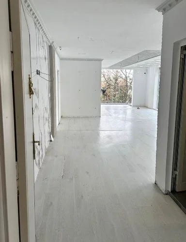 Tirane, jepet me qera ambjent biznesi Kati 1, 73 m² 1.000 € 
