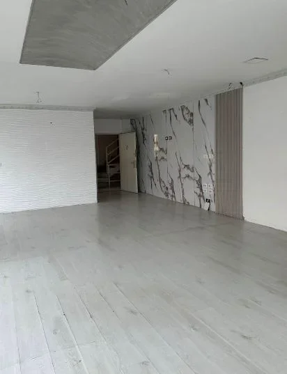 Tirane, jepet me qera ambjent biznesi Kati 1, 73 m² 1.000 € 