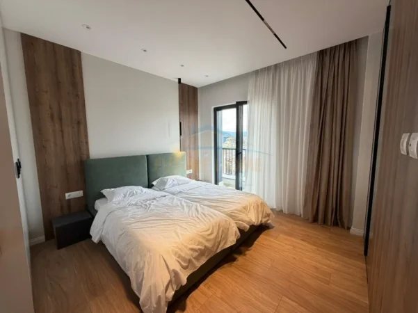 Tirane, jepet me qera apartament 2+1 Kati 12, 82 m² 1.300 € (Rruga e Barrikadave)