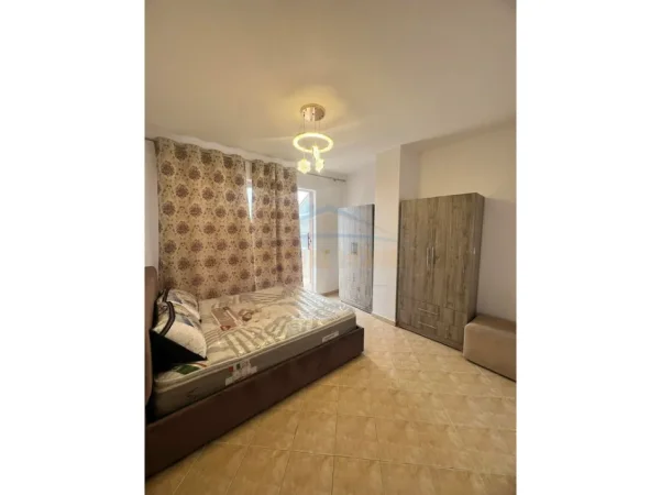 Tirane, jepet me qera apartament 2+1 Kati 8, 72 m² 400 € (Pallati Nela 6, Yzberisht)
