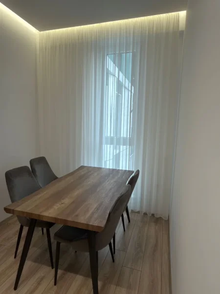 Tirane, jepet me qera apartament 2+1+Ballkon Kati 7, 100 m² 1.200 € (Komuna e parisir)