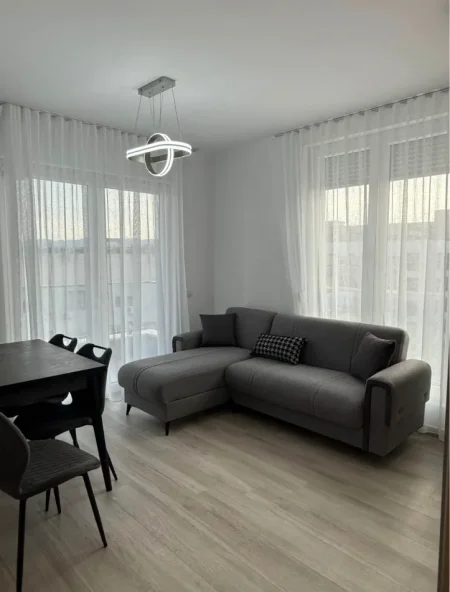 Tirane, jepet me qera apartament 2+1 Kati 6, 100 m² 900 € (Bulevardit të Ri)