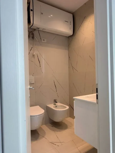 Tirane, jepet me qera apartament 2+1 Kati 6, 100 m² 900 € (Bulevardit të Ri)