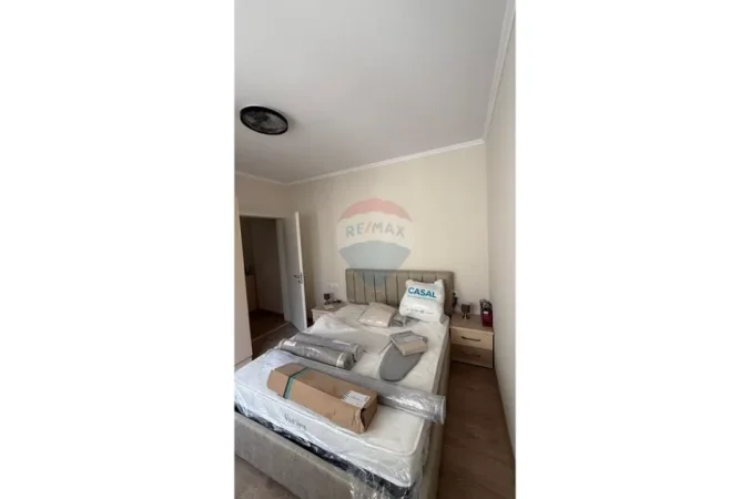 Tirane, jepet me qera apartament 1+1 Kati 3, 500 € (Vila L)