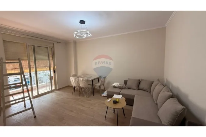Tirane, jepet me qera apartament 1+1 Kati 3, 500 € (Vila L)