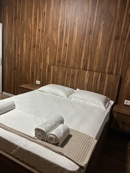 Tirane, jepet me qera apartament 2+1+Ballkon Kati 1, 90 m² 850 € (Kopshtit Zoologjik)