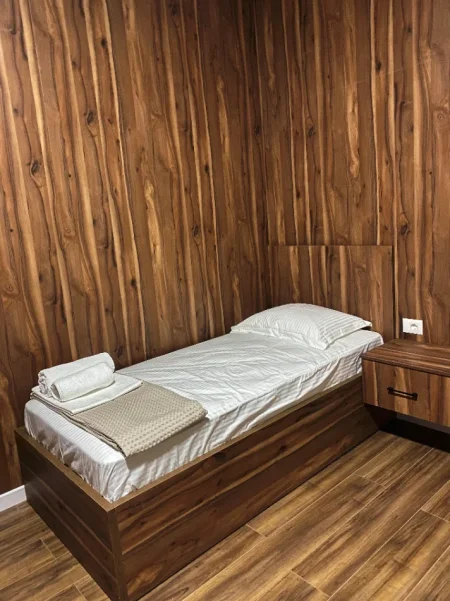 Tirane, jepet me qera apartament 2+1+Ballkon Kati 1, 90 m² 850 € (Kopshtit Zoologjik)