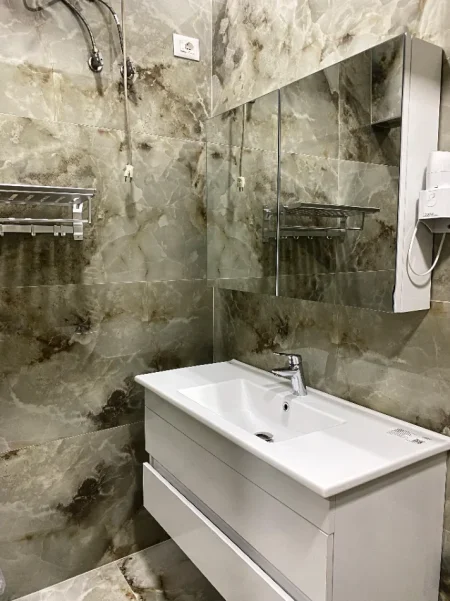 Tirane, jepet me qera apartament 2+1+Ballkon Kati 1, 90 m² 850 € (Kopshtit Zoologjik)