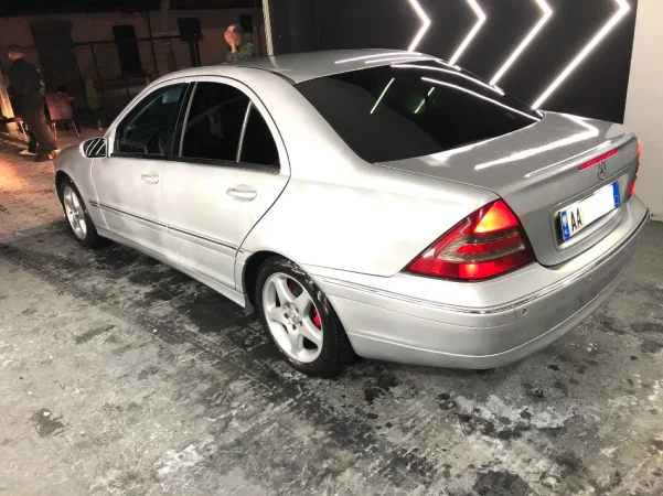 Tirane, shes makine Mercedes Benz C Class Nafte, gri metalizato automatik Kondicioner 332.000 km 3.250 €