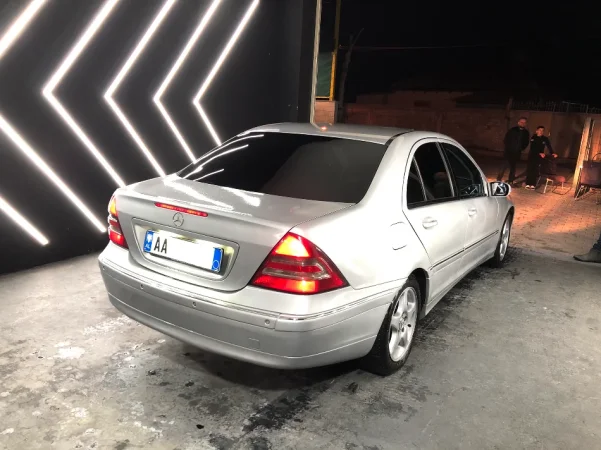 Tirane, shes makine Mercedes Benz C Class Nafte, gri metalizato automatik Kondicioner 332.000 km 3.250 €