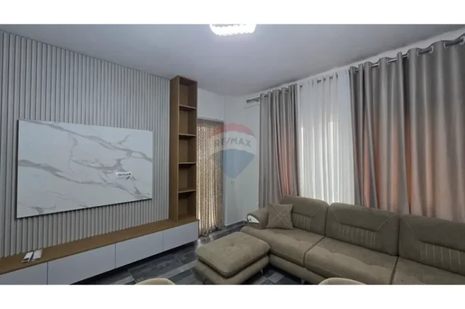 Tirane, jepet me qera apartament Kati 8, 70 m² 730 € 