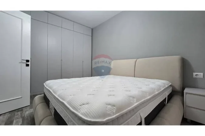 Tirane, jepet me qera apartament Kati 8, 70 m² 730 € 