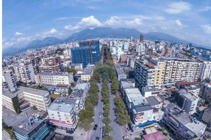 Tirane, jepet me qera zyre , 120 m² 779 € 