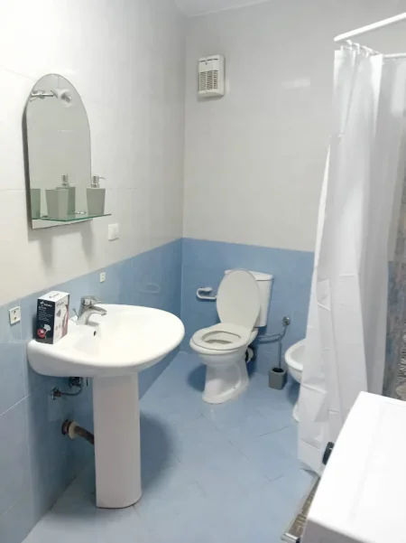 Tirane, jepet me qera apartament 1+1 Kati 2, 65 m² 600 € (Stadiumi Air Albania)