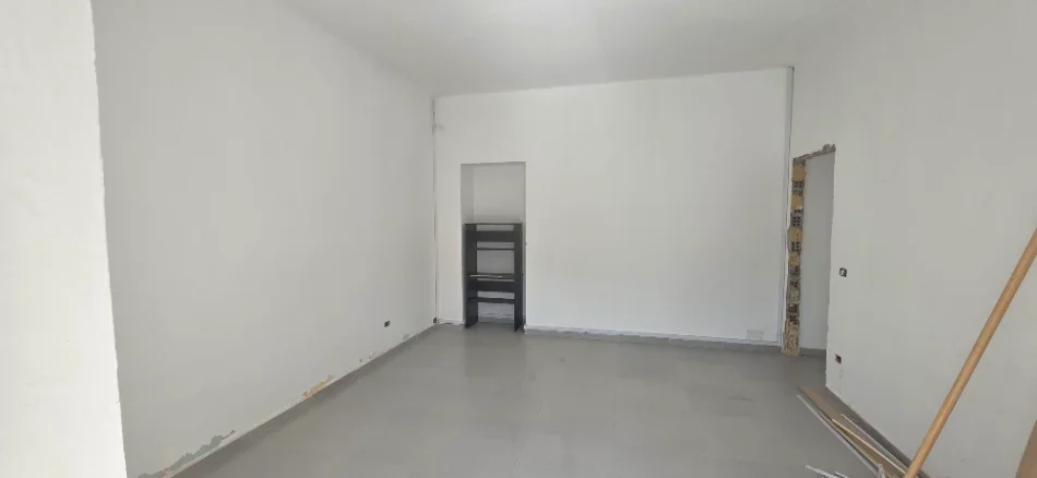 Tirane, jepet me qera ambjent biznesi Kati 0, 230 m² 3.000 € (Proper pizza stadiumi dinamo)